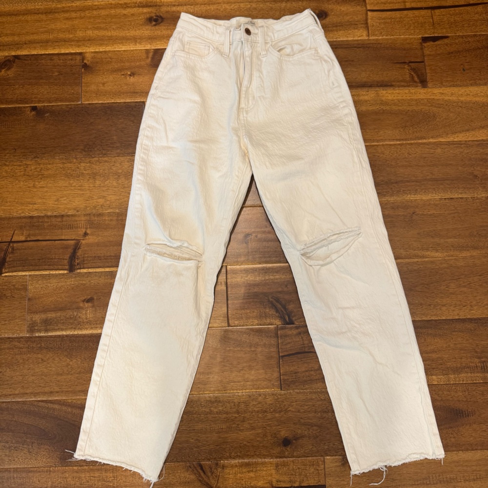 Universal Thread Off-White Straight Leg Jeans